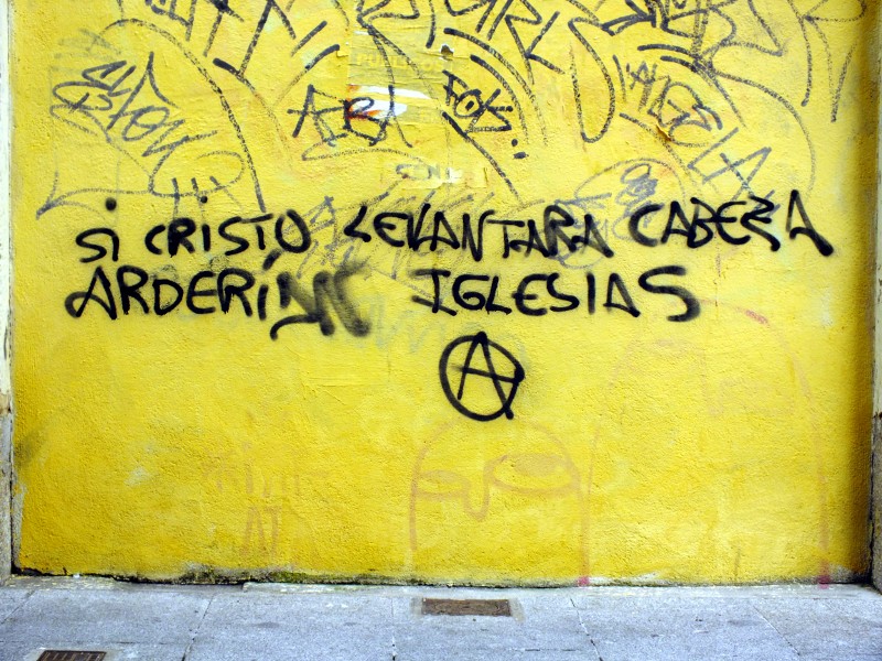 Si Cristo levantara la cabeza arderían iglesias